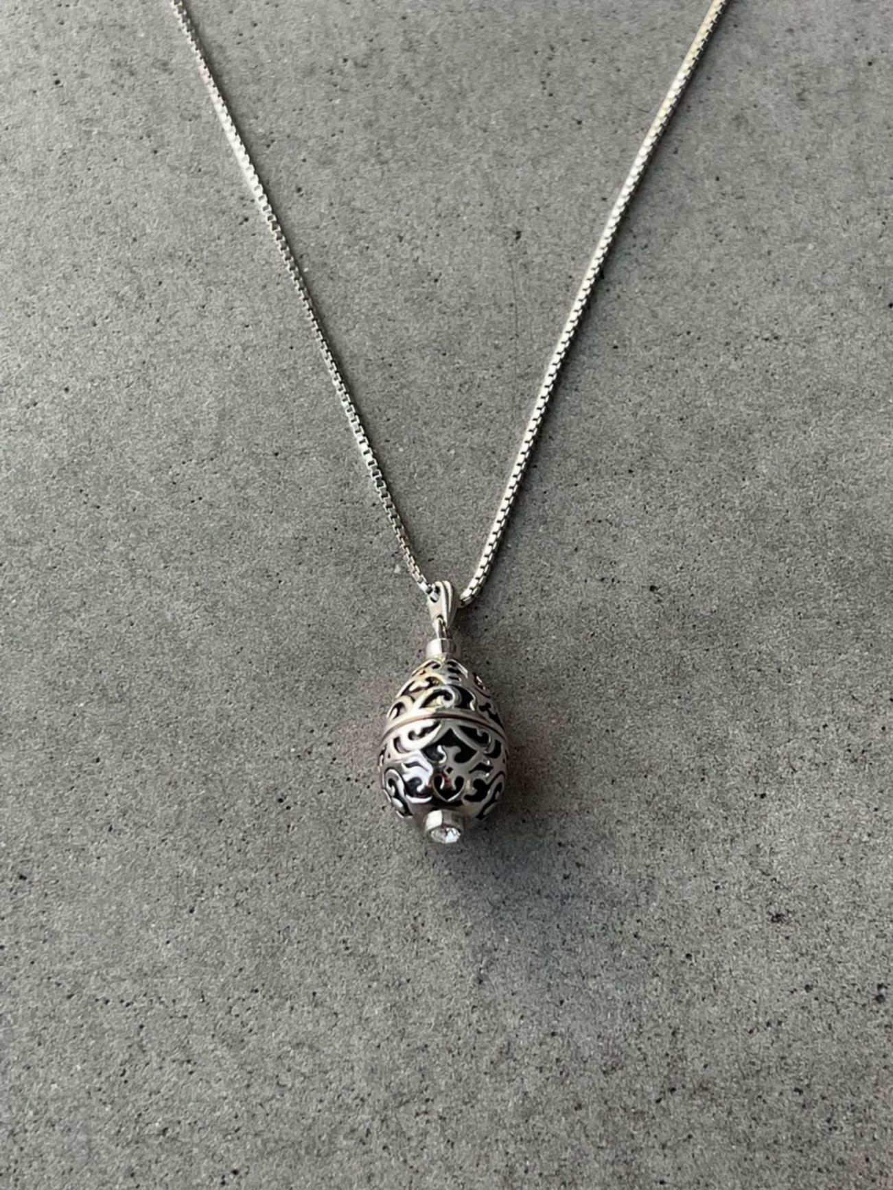 COLLIER BOITIER SOUVENIR CAROLINE NERON